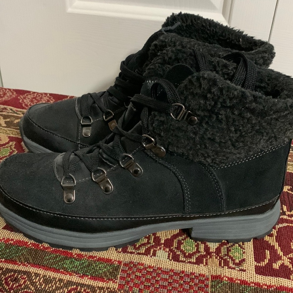 NWOT Sporto suede lace up boots. Black size 7.5W
